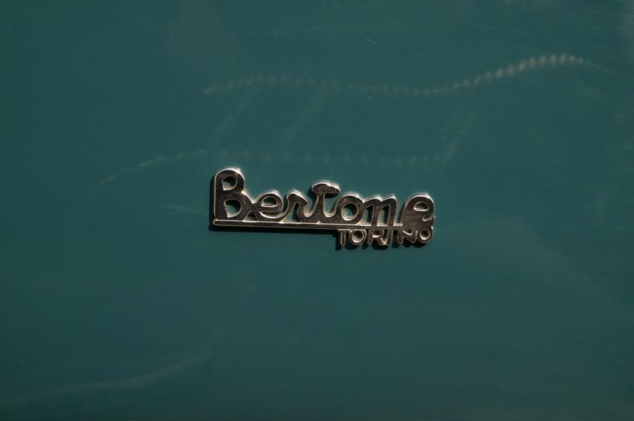 Логотип Fiat 1500C Coupe 1945 года  (фото 3 из 25)